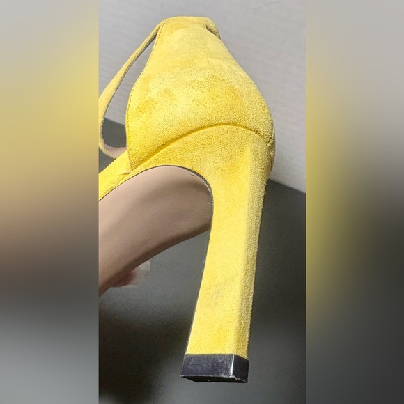 STUART WEITZMAN Square Nudist Yellow Suede Sandals - Picture 9 of 11
